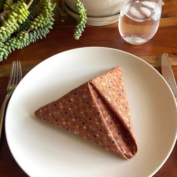 Dapper mini floral print on brown Vintage Print 13inch square cotton napkin - Picture 1 of 3